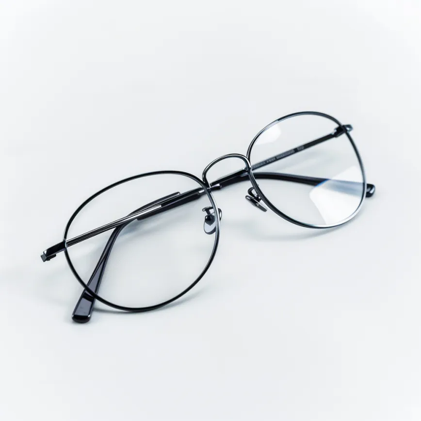 Eyeglasses and optical lenses